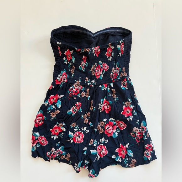 Floral Strapless Romper with Pockets | Sweetheart Neckline - Picture 6 of 7